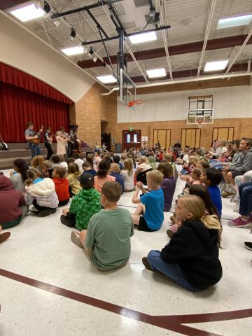Students watching Fiddle Tunes String Band