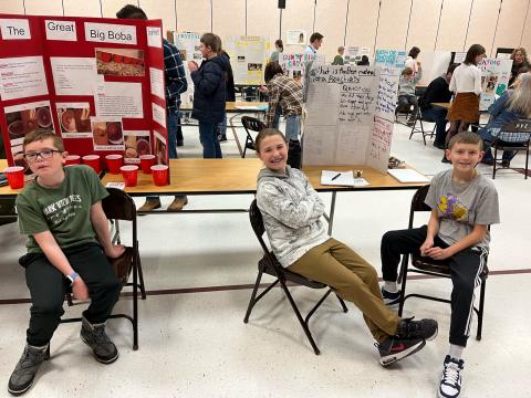 5th grade students showing off their projects
