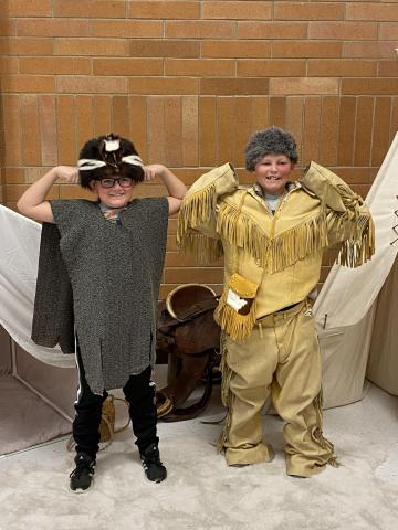 4th graders in their mountain man clothes!